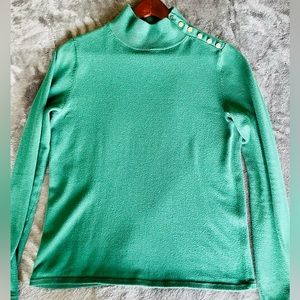Ann Taylor green mock neck sweater size S, label is ripped